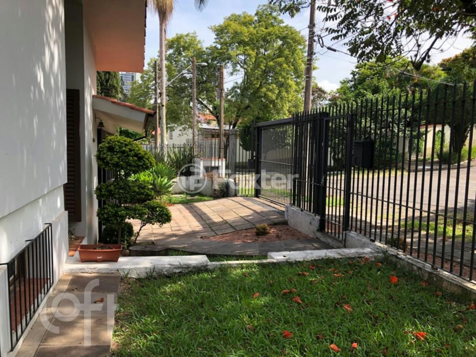 Casa à venda com 4 quartos, 278m² - Foto 2
