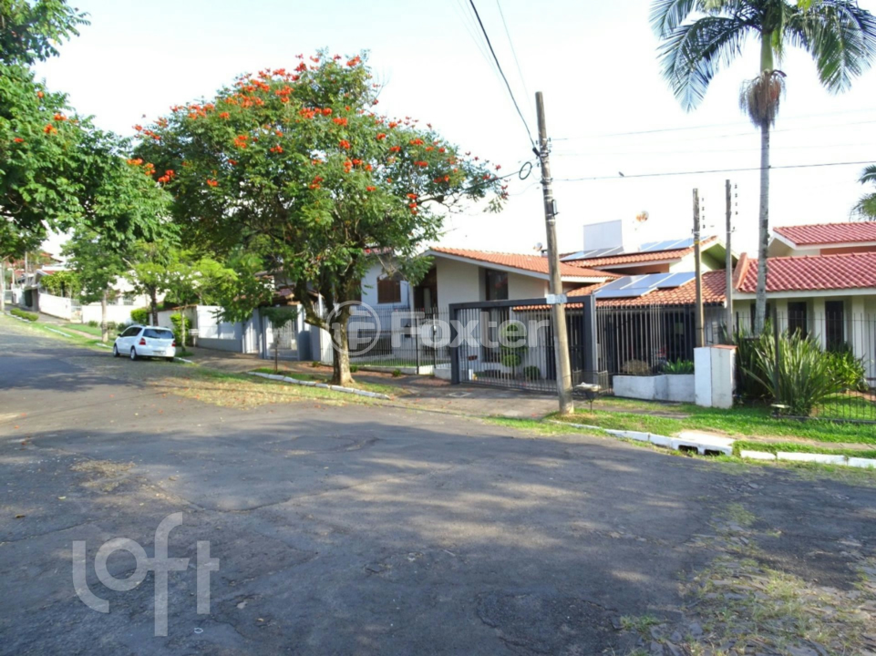 Casa à venda com 4 quartos, 278m² - Foto 1