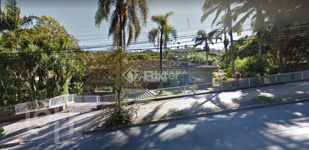 Casa à venda com 1 quarto, 200m² - Foto 2