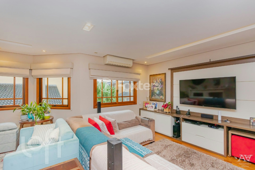 Casa de Condomínio à venda com 3 quartos, 244m² - Foto 1
