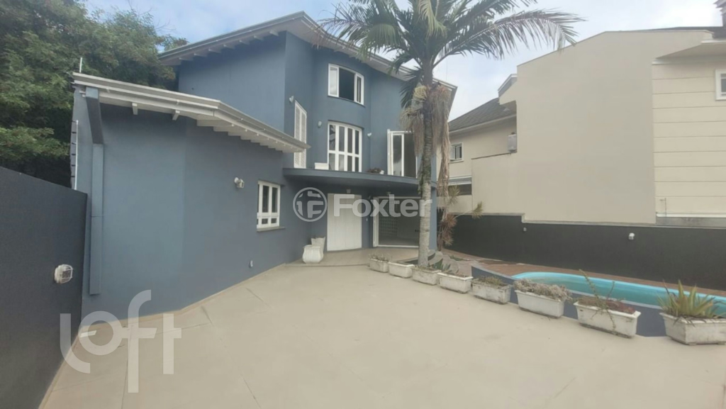 Casa à venda com 3 quartos, 239m² - Foto 1