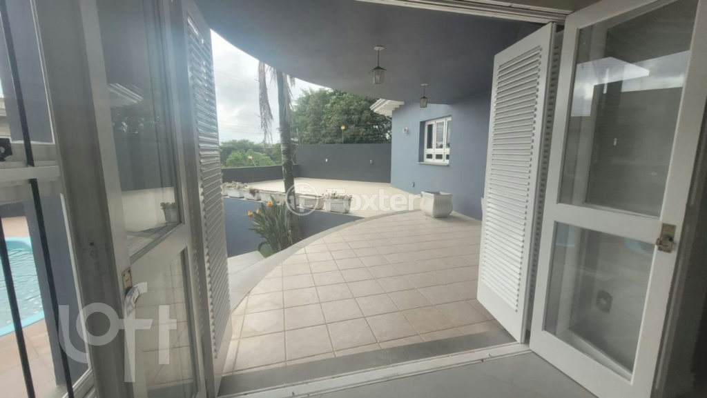 Casa à venda com 3 quartos, 239m² - Foto 4
