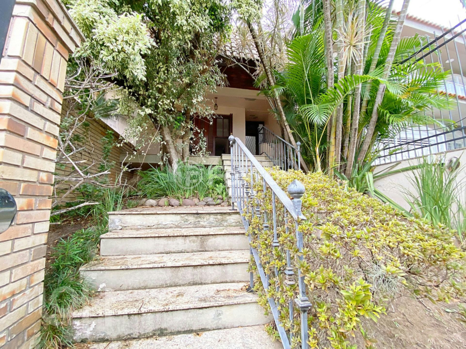 Casa à venda com 4 quartos, 400m² - Foto 2