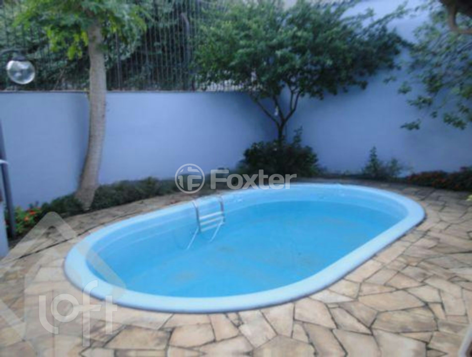 Casa à venda com 3 quartos, 191m² - Foto 1