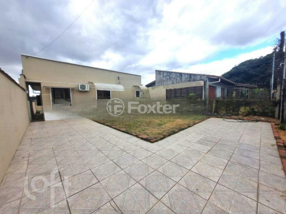 Casa à venda com 2 quartos, 100m² - Foto 1