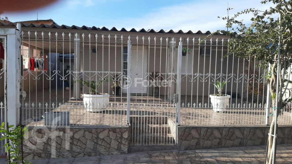 Casa à venda com 2 quartos, 100m² - Foto 1