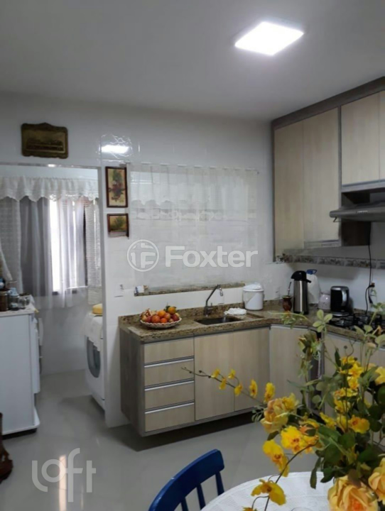 Casa à venda com 3 quartos, 250m² - Foto 2