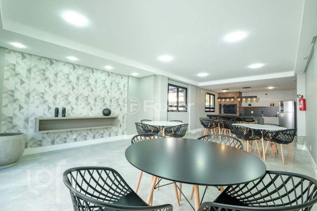 Apartamento à venda com 3 quartos, 96m² - Foto 2