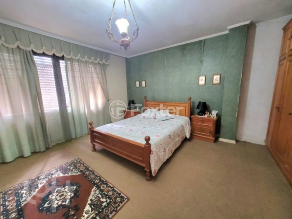 Casa à venda com 4 quartos, 268m² - Foto 1