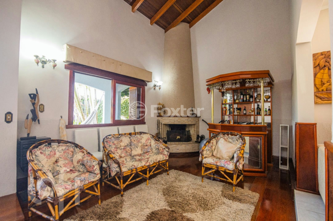 Casa à venda com 4 quartos, 241m² - Foto 2