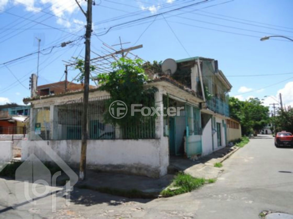 Casa à venda com 6 quartos, 150m² - Foto 1