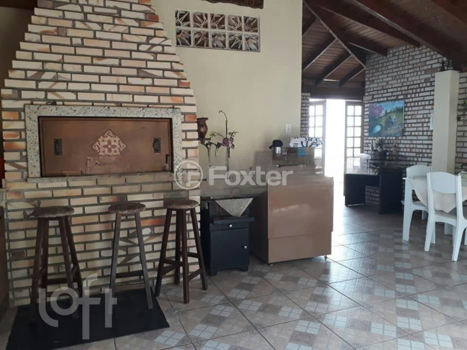Casa à venda com 3 quartos, 220m² - Foto 1