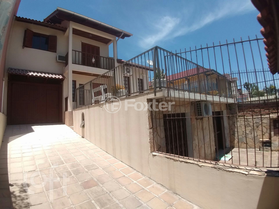 Casa à venda com 3 quartos, 168m² - Foto 1