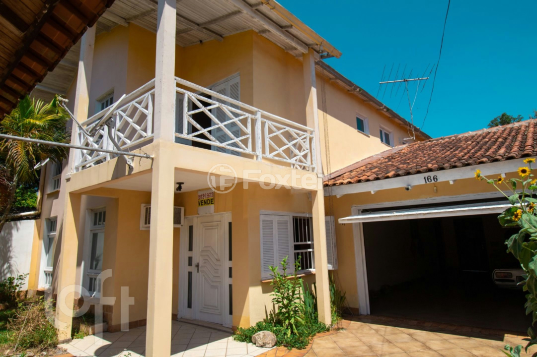 Casa à venda com 4 quartos, 220m² - Foto 1