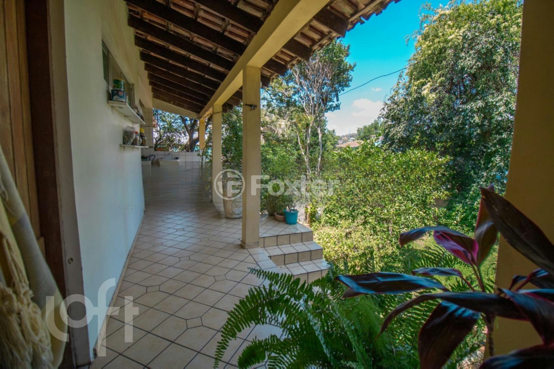 Casa à venda com 4 quartos, 220m² - Foto 2