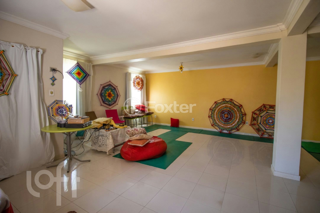 Casa à venda com 4 quartos, 220m² - Foto 3