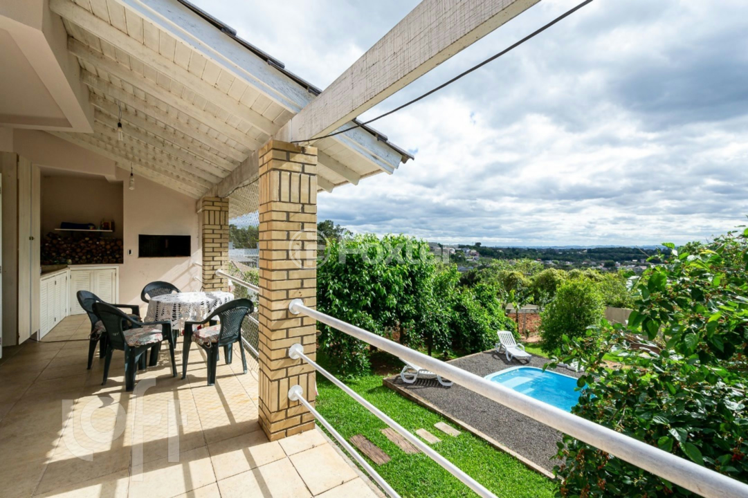 Casa de Condomínio à venda com 3 quartos, 300m² - Foto 2