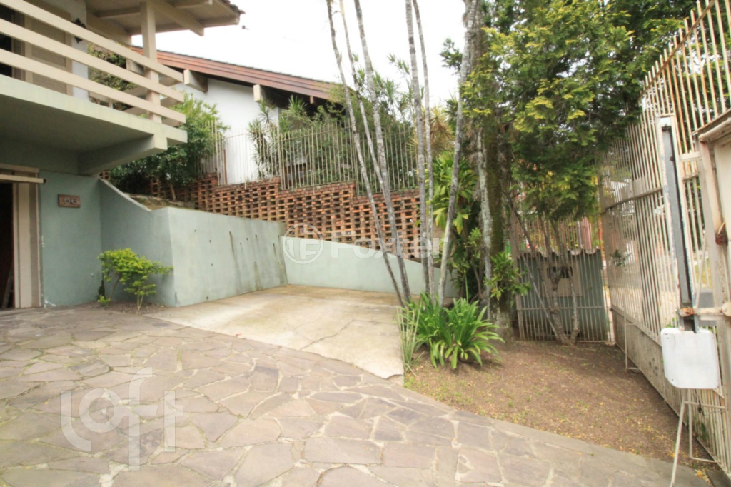 Casa à venda com 4 quartos, 264m² - Foto 2