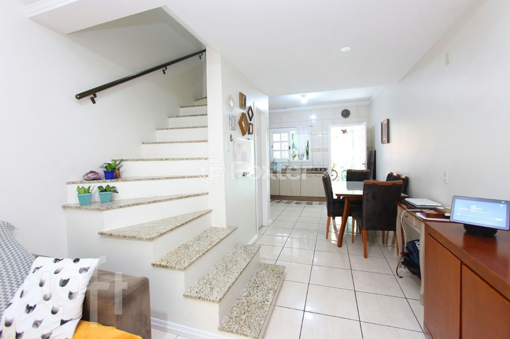 Casa à venda com 2 quartos, 73m² - Foto 1