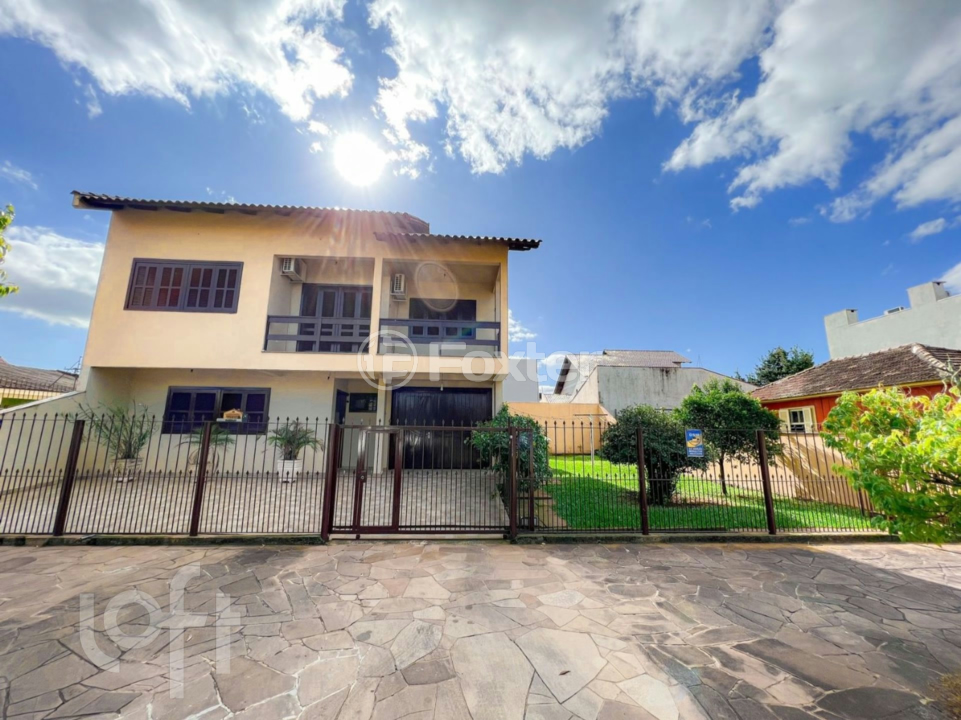Casa à venda com 3 quartos, 200m² - Foto 1