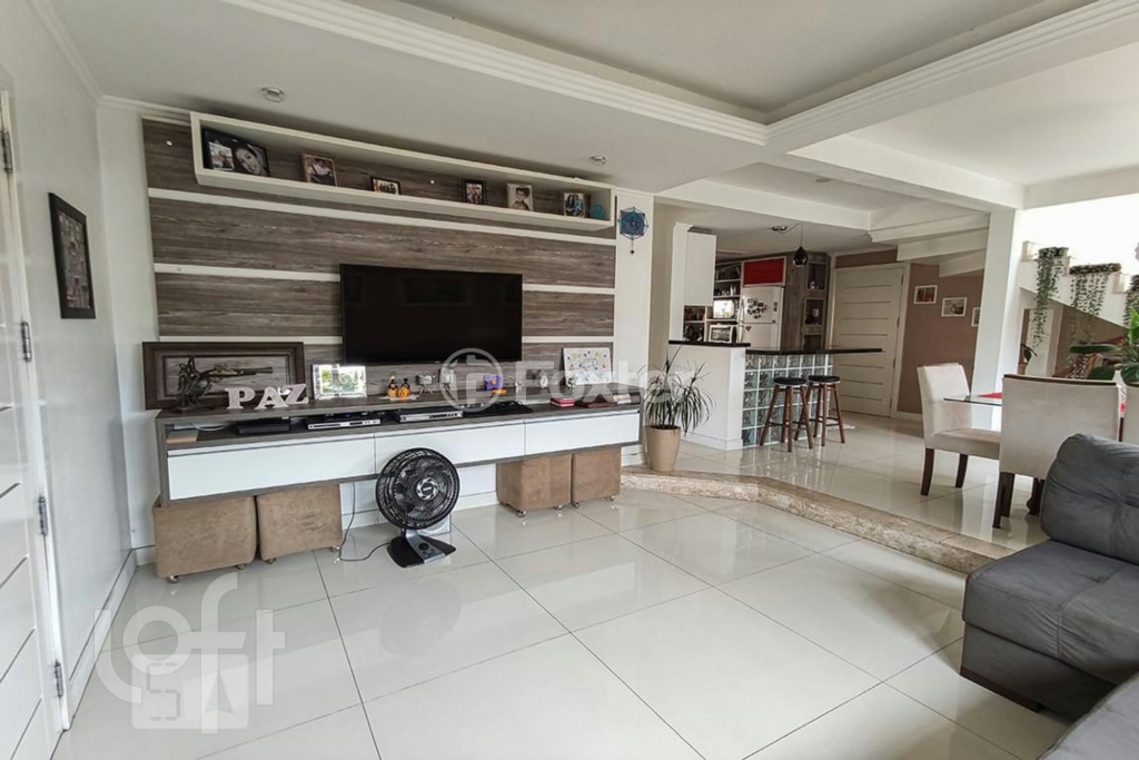 Casa à venda com 4 quartos, 270m² - Foto 1