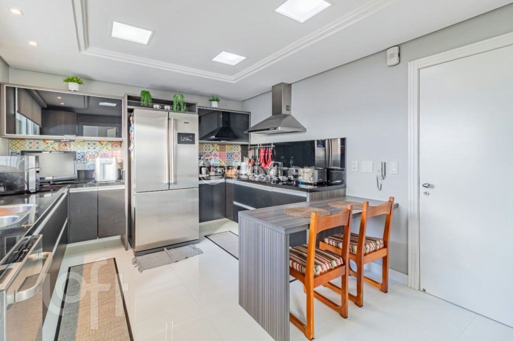 Apartamento à venda com 3 quartos, 156m² - Foto 9
