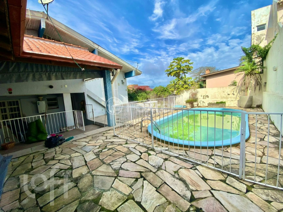 Casa à venda com 3 quartos, 146m² - Foto 1