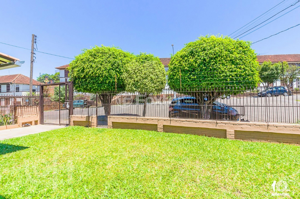 Casa à venda com 3 quartos, 378m² - Foto 4