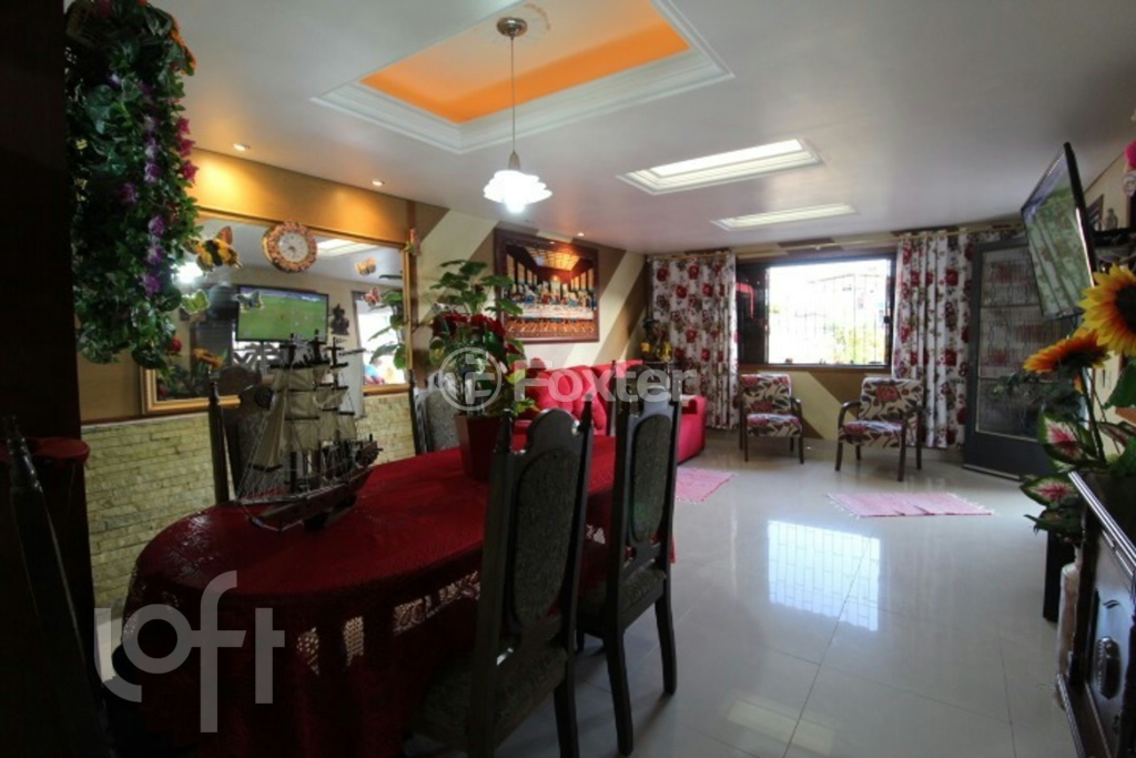 Casa à venda com 4 quartos, 242m² - Foto 1