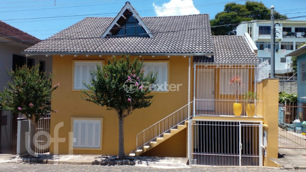 Casa à venda com 3 quartos, 233m² - Foto 1