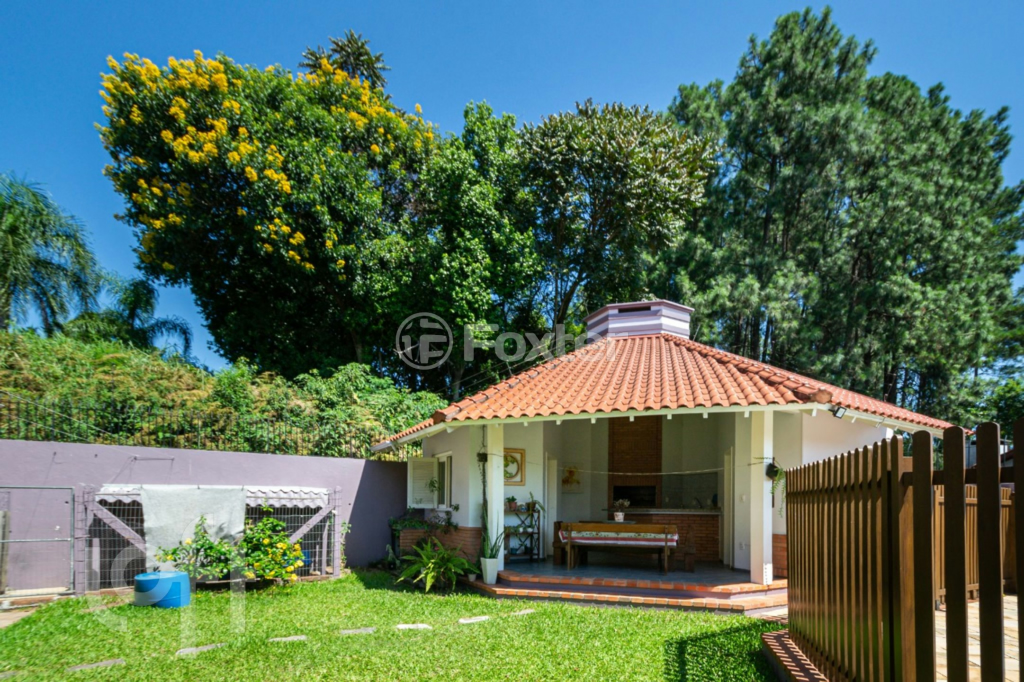 Casa à venda com 4 quartos, 293m² - Foto 1