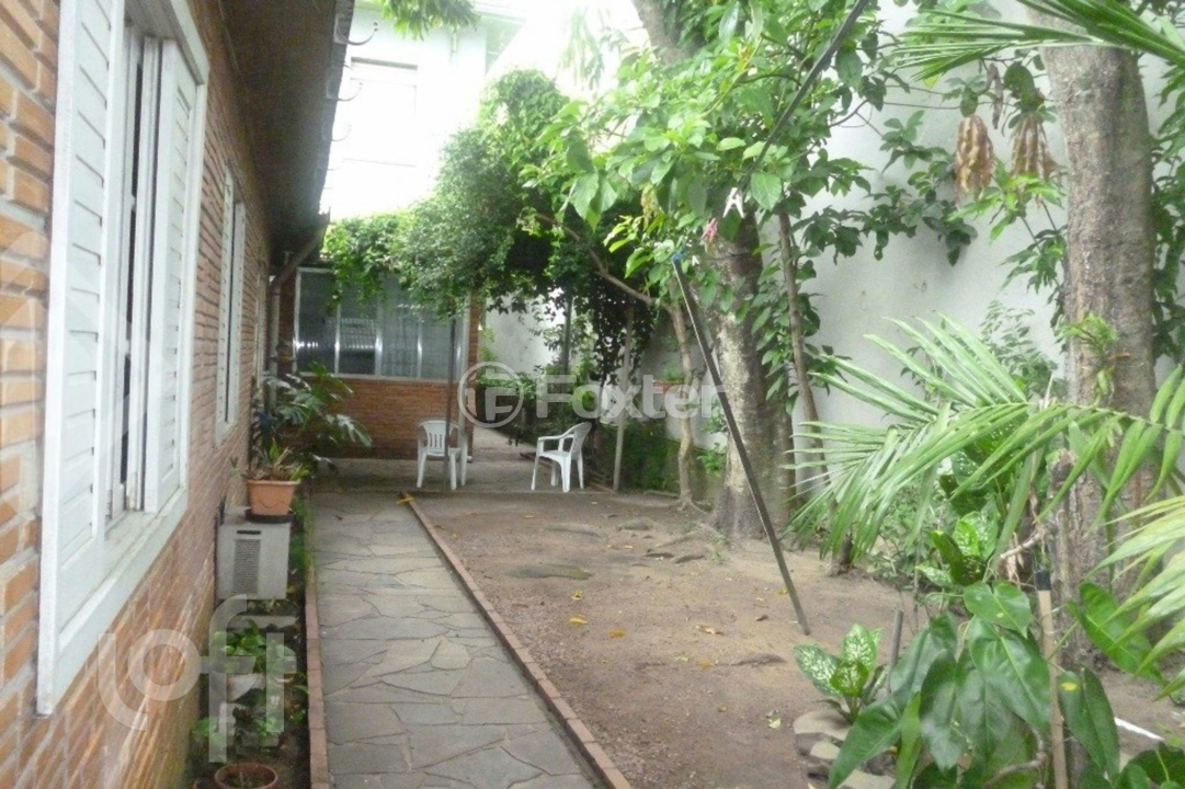 Casa à venda com 3 quartos, 271m² - Foto 7