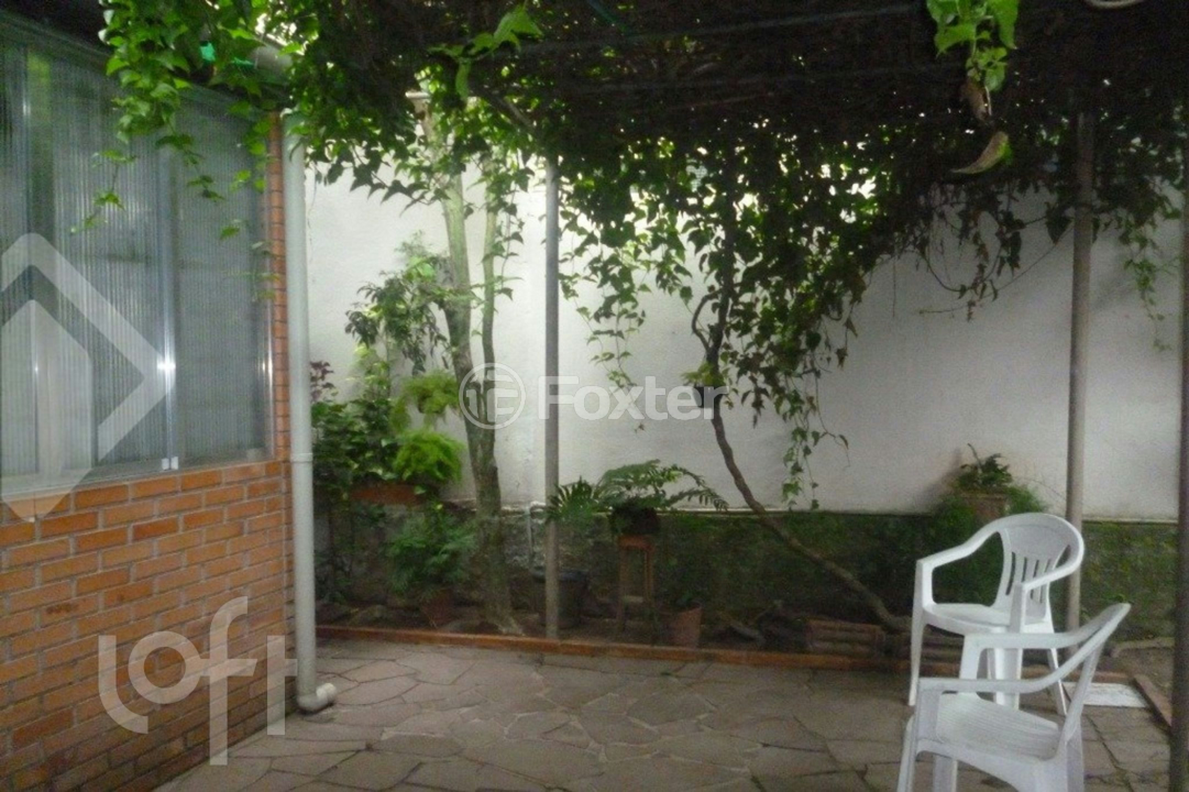 Casa à venda com 3 quartos, 271m² - Foto 6