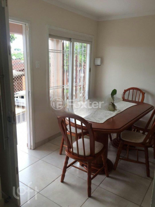 Casa à venda com 3 quartos, 202m² - Foto 2
