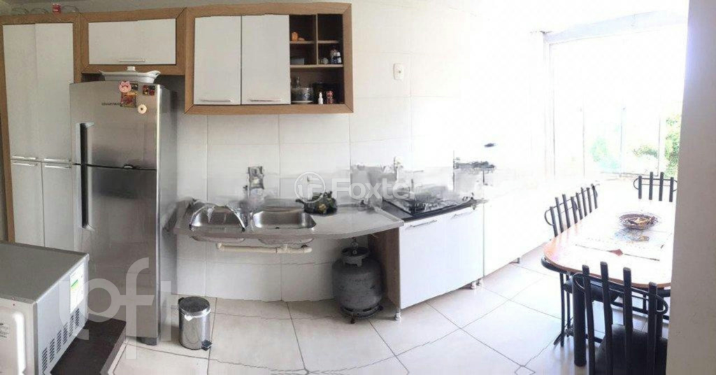 Casa à venda com 3 quartos, 202m² - Foto 3