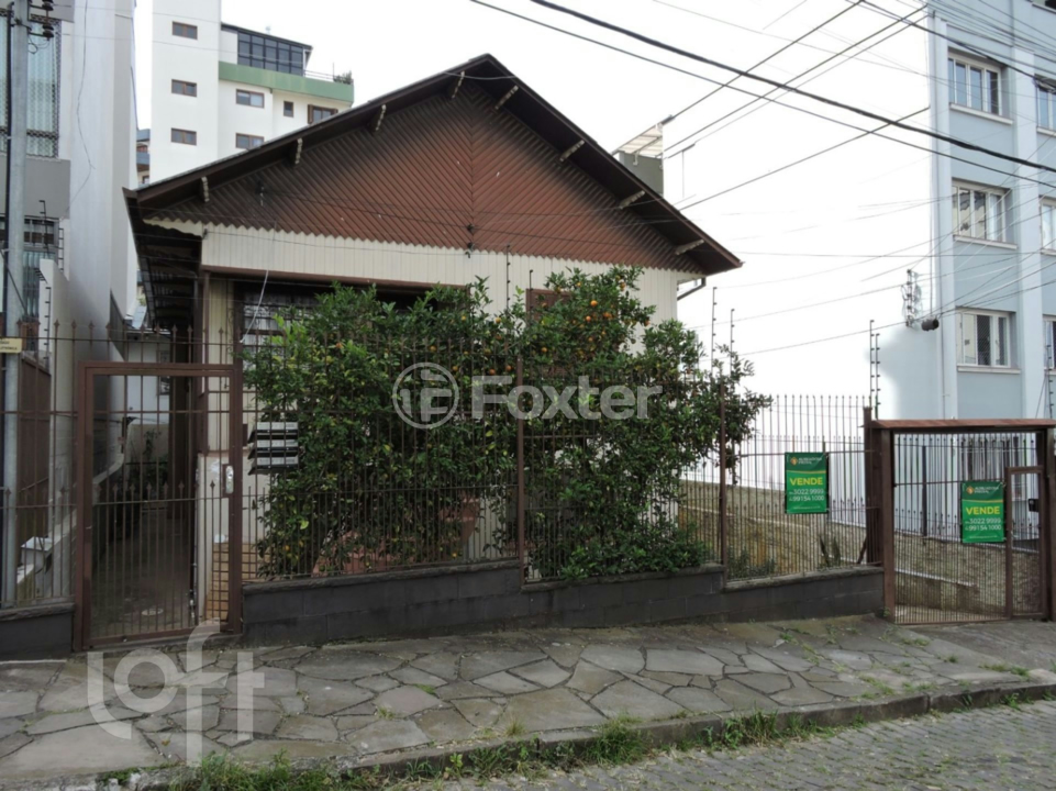 Casa à venda com 8 quartos, 376m² - Foto 1