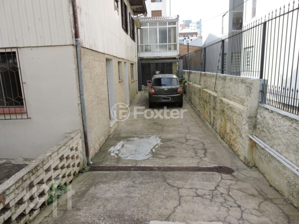 Casa à venda com 8 quartos, 376m² - Foto 2