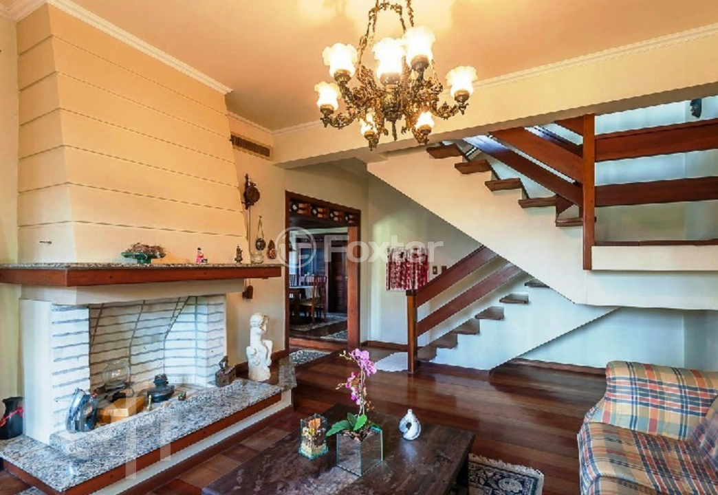 Casa à venda com 3 quartos, 320m² - Foto 1