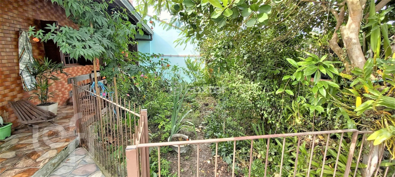 Casa à venda com 3 quartos, 112m² - Foto 1