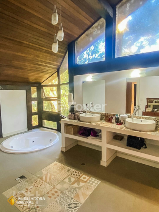 Casa à venda com 7 quartos, 600m² - Foto 23