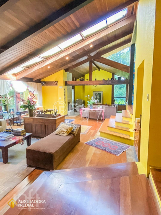 Casa à venda com 7 quartos, 600m² - Foto 2