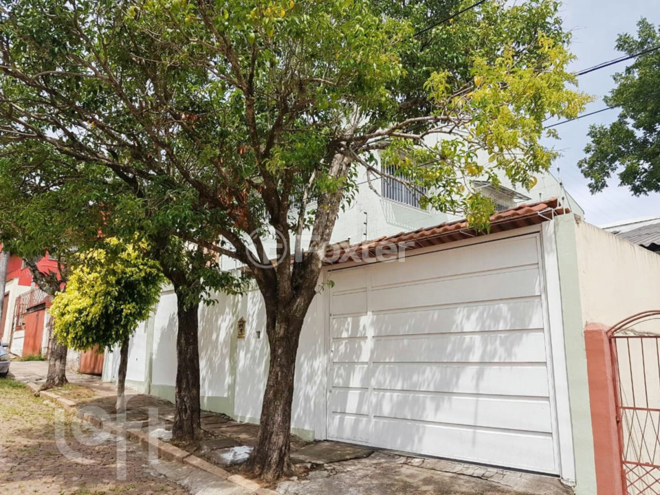 Casa à venda com 4 quartos, 258m² - Foto 1