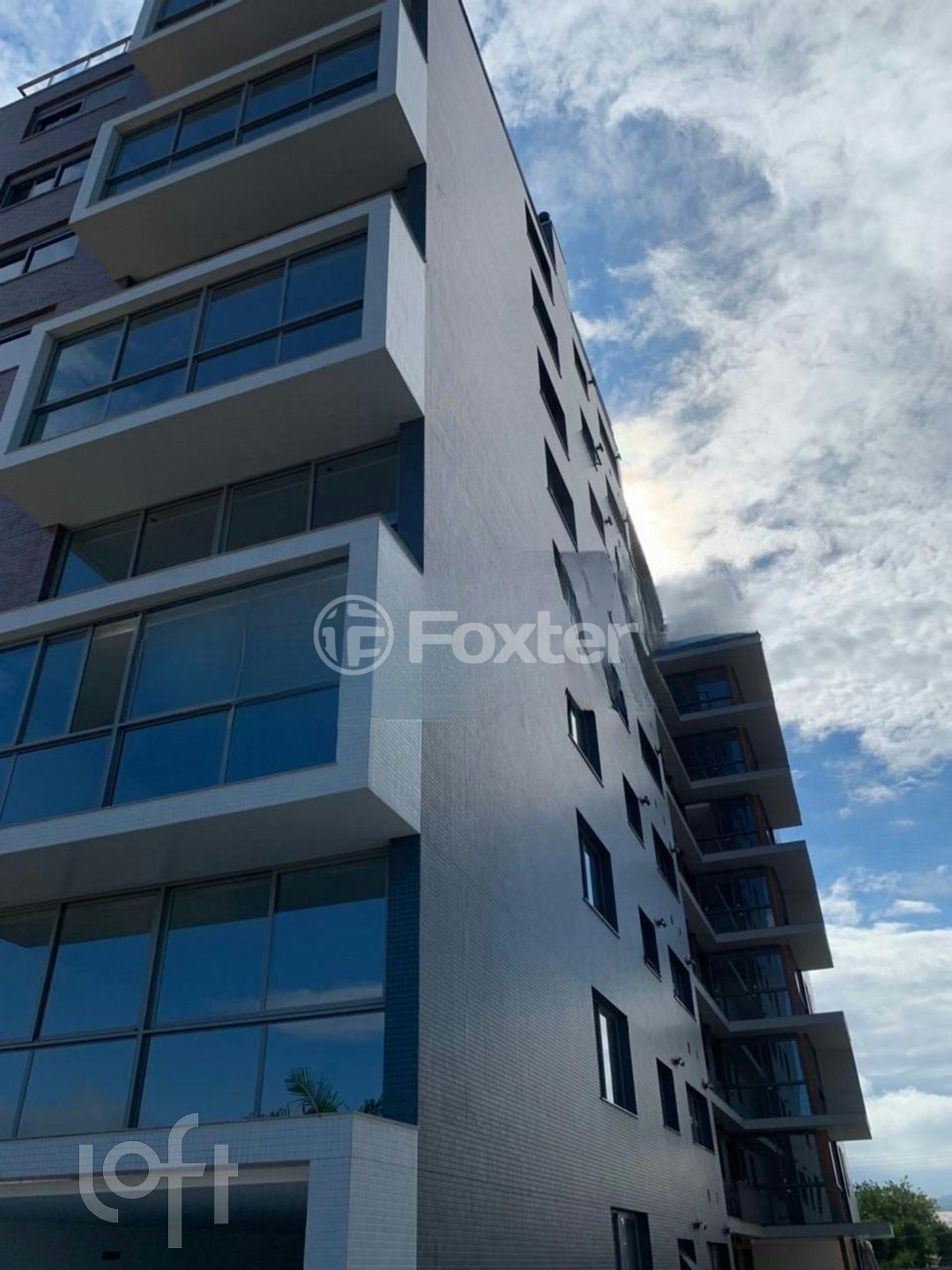 Apartamento à venda com 3 quartos, 111m² - Foto 2