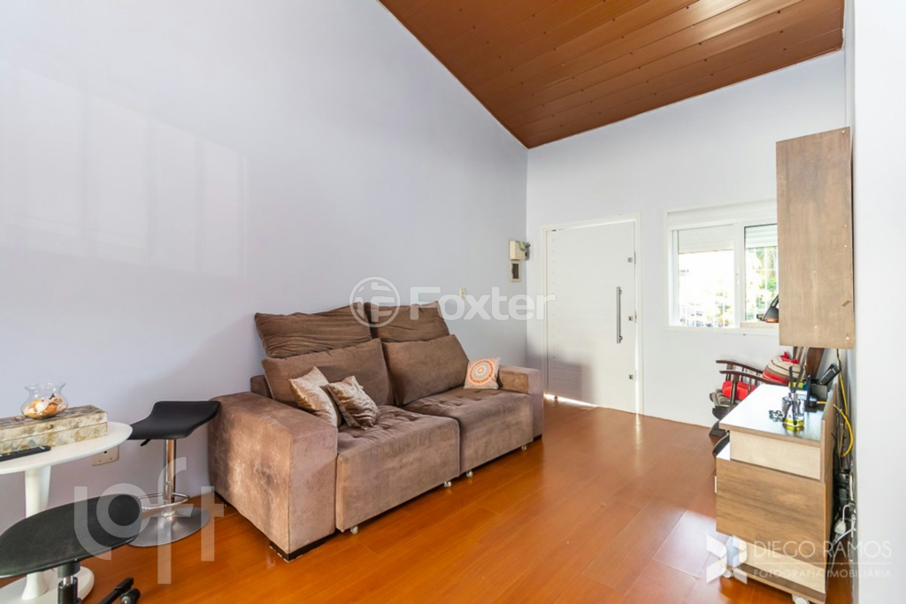 Casa à venda com 3 quartos, 117m² - Foto 1