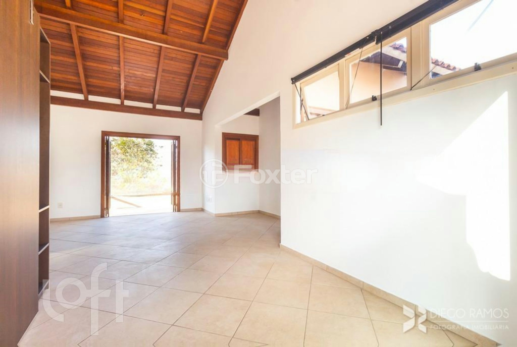 Casa à venda com 5 quartos, 323m² - Foto 2