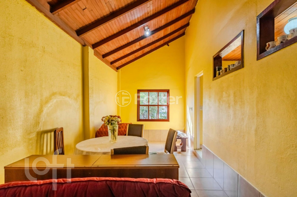 Casa à venda com 2 quartos, 220m² - Foto 1