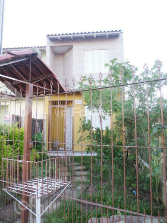 Casa à venda com 2 quartos, 70m² - Foto 1