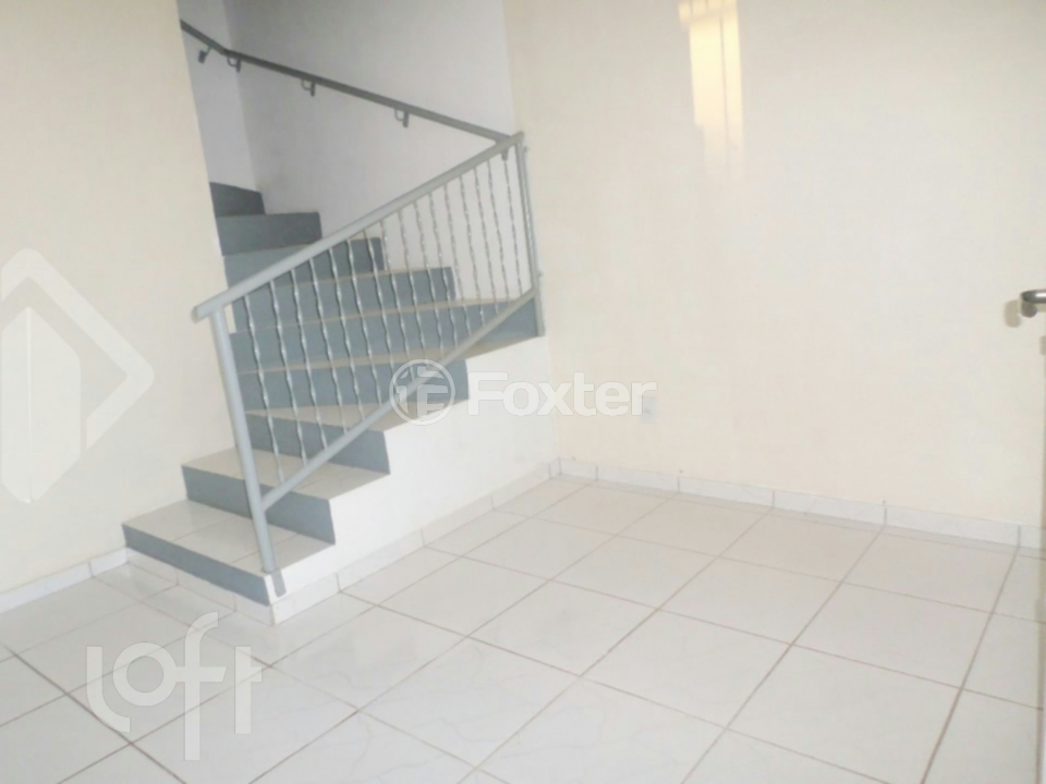 Casa à venda com 2 quartos, 70m² - Foto 2