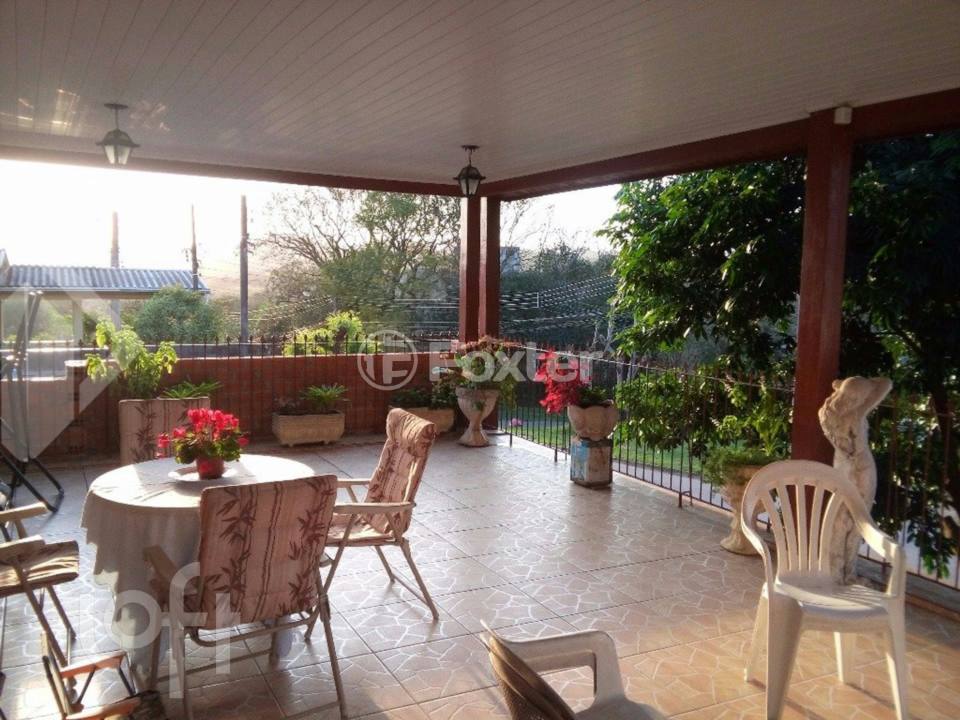 Casa à venda com 3 quartos, 250m² - Foto 2