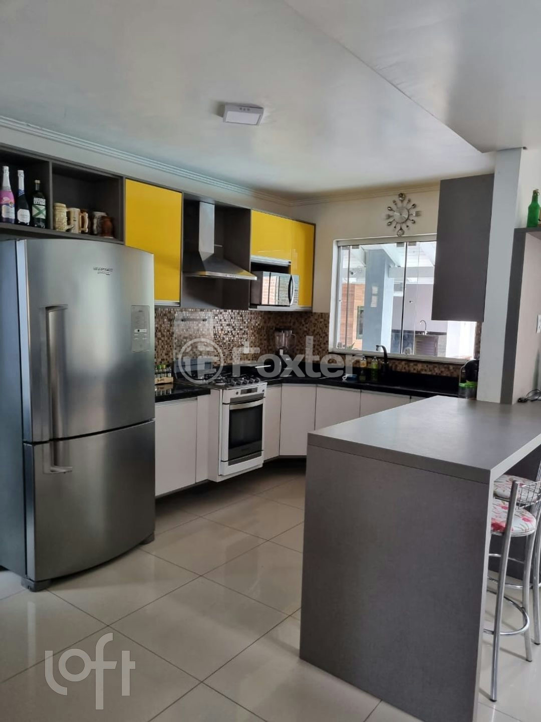 Casa à venda com 3 quartos, 217m² - Foto 1